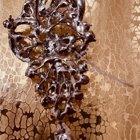 Beautiful Vintage Rhinestone silver tone brooch pendant in leaf pattern - Picture 5 of 7